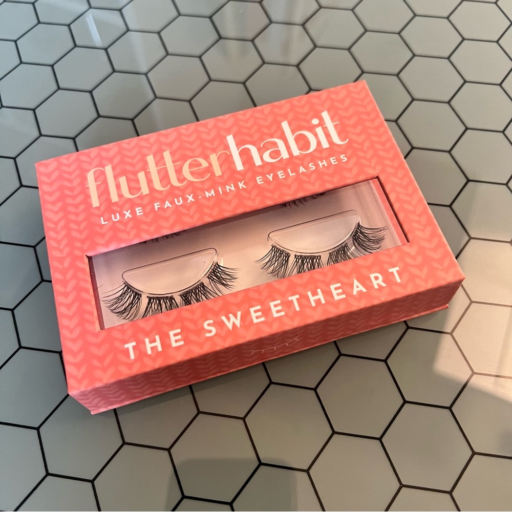 Flutterhabit the sweetheart set
